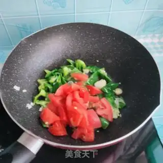 Make Pepper tomato fried eggs step 6