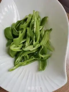 Make Sour bean chili step 1