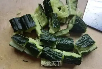 Make cucumber cucumber with sea cucumber step 2