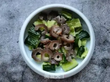 Make cucumber cucumber with sea cucumber step 4