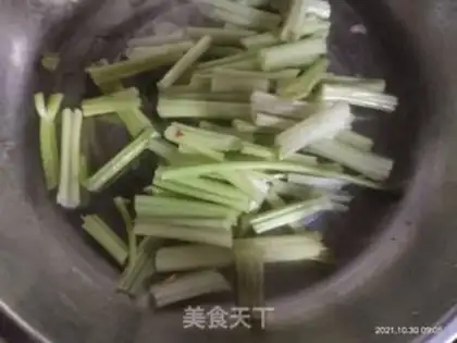 Make Old hen stews potato carrots step 1