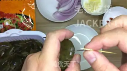Make Spicy shrimp from a dry pot step 0