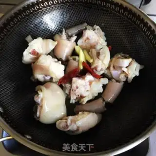 Make Red-burned tail pig hoof step 1
