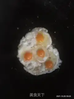 Make Fried eggs step 1