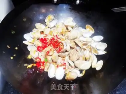 Make Garlic manicure step 4