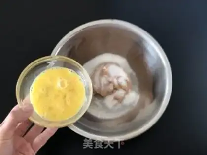 Make Halloween spider peanut soufflé step 1