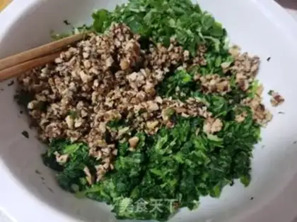 Make A green mushroom pie step 5