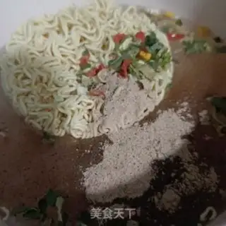 Make Boiled salami spinach noodles step 3