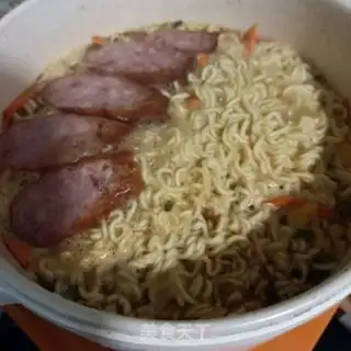 Make Boiled salami spinach noodles step 6