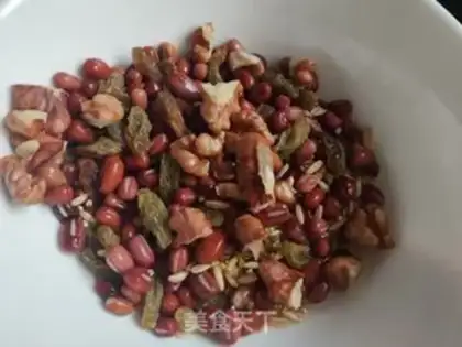 Make Red bean oatmeal step 1