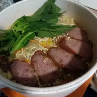 Make Boiled salami spinach noodles step 8