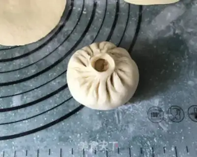 Make A spicy cabbage fan bun step 12