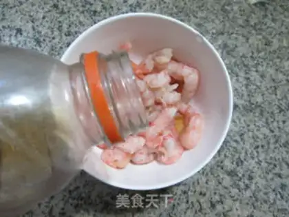 Make Shrimp-cracked cabbage step 1