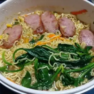 Make Boiled salami spinach noodles step 10