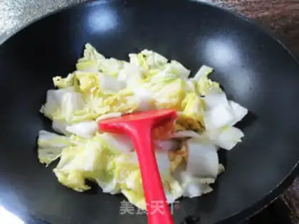 Make Shrimp-cracked cabbage step 3