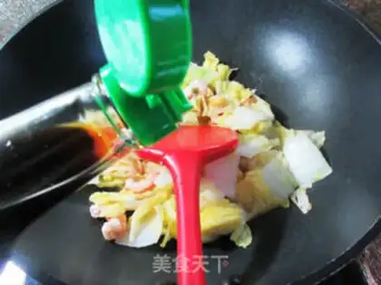 Make Shrimp-cracked cabbage step 5