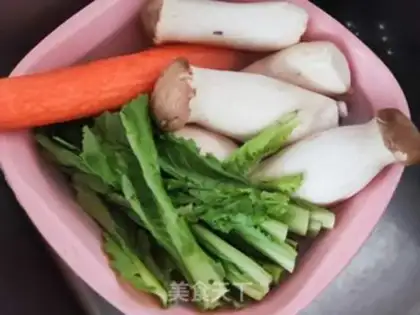 Make Pork abalone carrot dumplings step 1