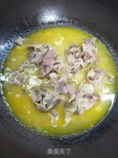 Make Sour soup, fat cow, golden mushroom step 5