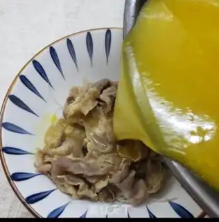 Make Sour soup, fat cow, golden mushroom step 6