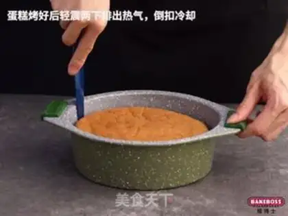 Make Chocolate cream cake, groovy crowns, soft snow rolls step 7