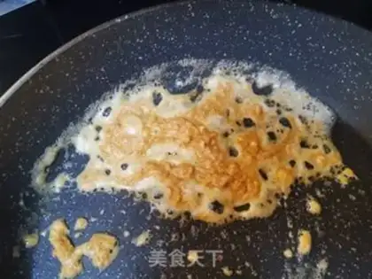 Make Salted egg and yellow potato chips step 3