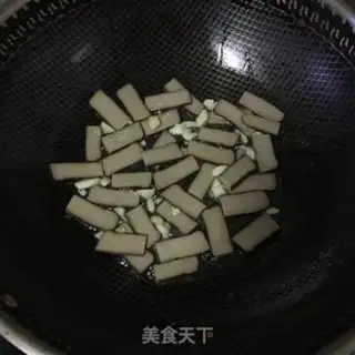 Make Eggs dry and fried step 1