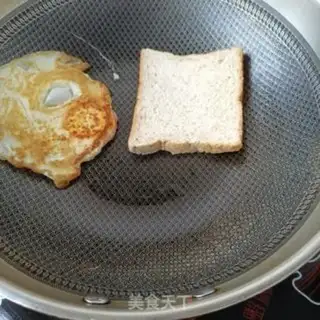 Make Eggs radish sandwich step 4