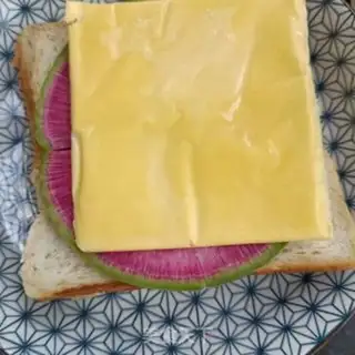 Make Eggs radish sandwich step 7