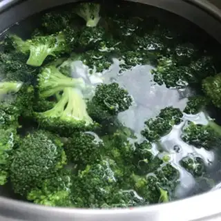 Make walnut oil and broccoli step 2