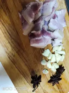 Make Red eggplant noodles step 1