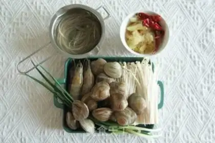 Make Garlic fan clams roast shrimp step 0