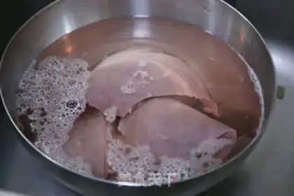 Make Coldly mixed with pig liver step 1