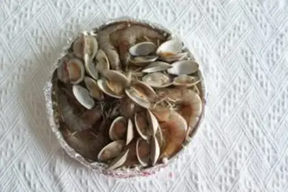 Make Garlic fan clams roast shrimp step 6