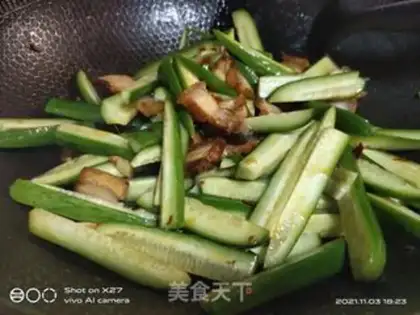 Make Five flowers, cucumber step 3