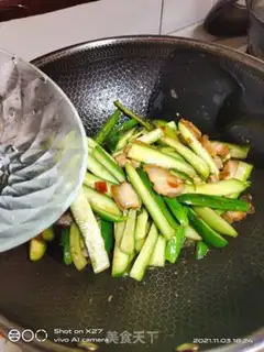 Make Five flowers, cucumber step 4