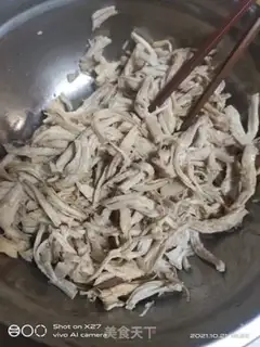 Make Spicy hands tore chicken silk step 1