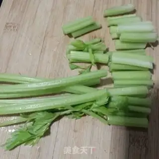 Make Spicy sausage celery step 0