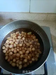 Make Peanut stew fish glue step 0