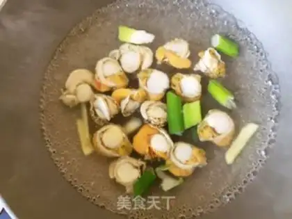 Make A fragrance with scallops step 3