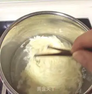 Make Eggflower beverage step 1