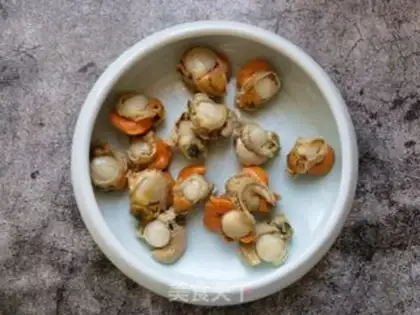 Make A fragrance with scallops step 5