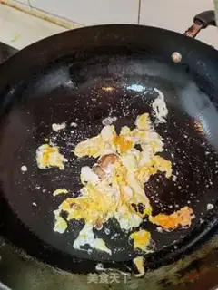 Make Onion egg noodles step 1