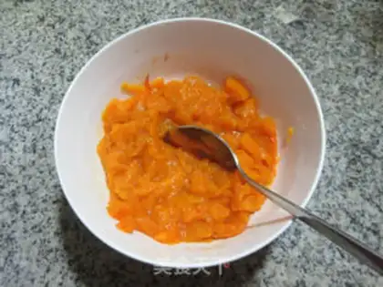 Make Milk egg steaming pumpkins step 1