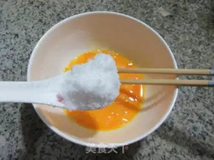 Make Milk egg steaming pumpkins step 2