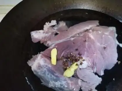Make Spicy pork fries step 0