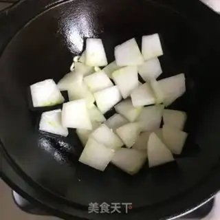 Make Clothes and melon soup step 1