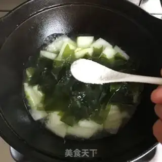 Make Clothes and melon soup step 3
