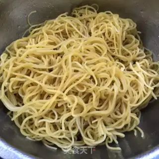 Make Scrambled eggs and pasta step 1