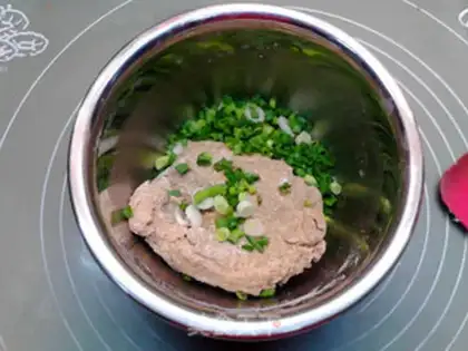 Make Black whole wheat onions step 4