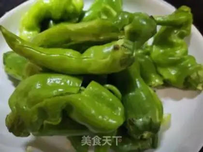 Make Hot pepper and oil slag step 0